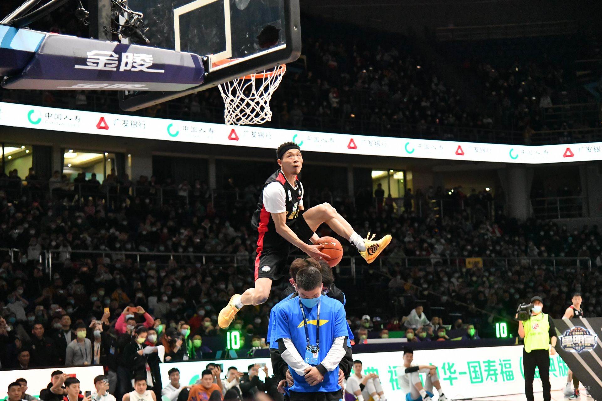 何被选择为 何被选择为