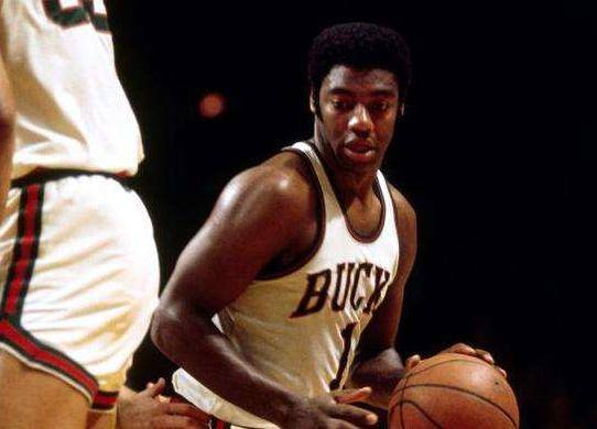 更因为这背 更因为这背